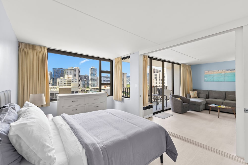 Waikiki Banyan 1BR