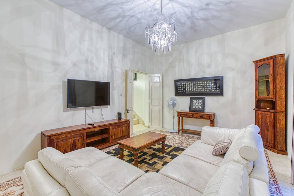 St James the Traditional 4-bed Townhouse Terrace