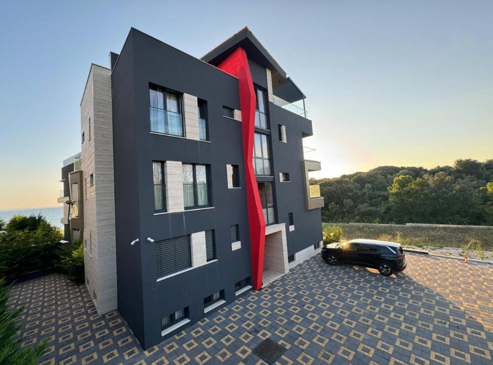 Leonarda Waterfront Residences