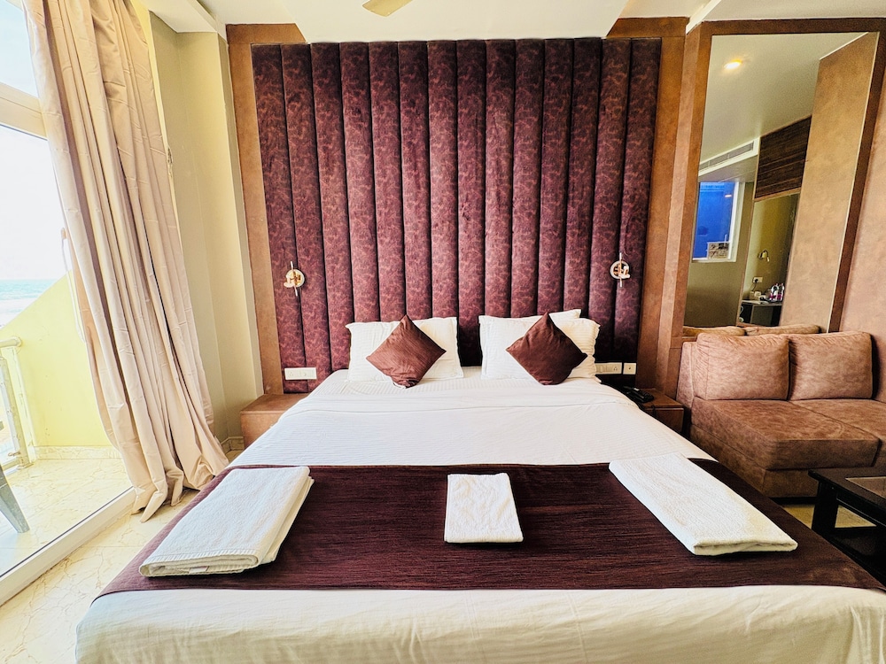 The Bay Suites Puri With Sea View