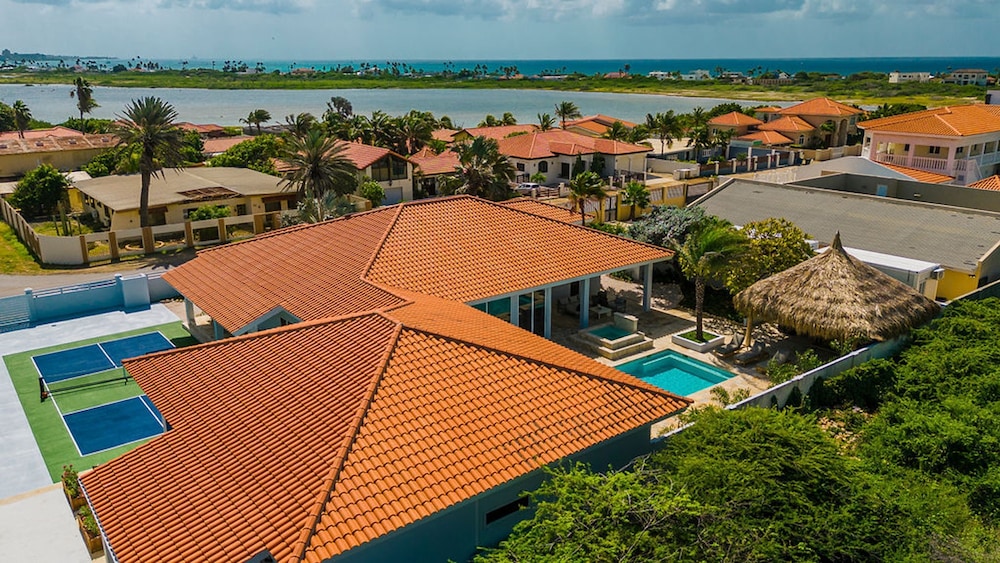 The Court Villa - 8 Bed 8 5 Bath