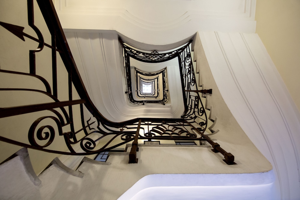 50 Suite Guesthouse