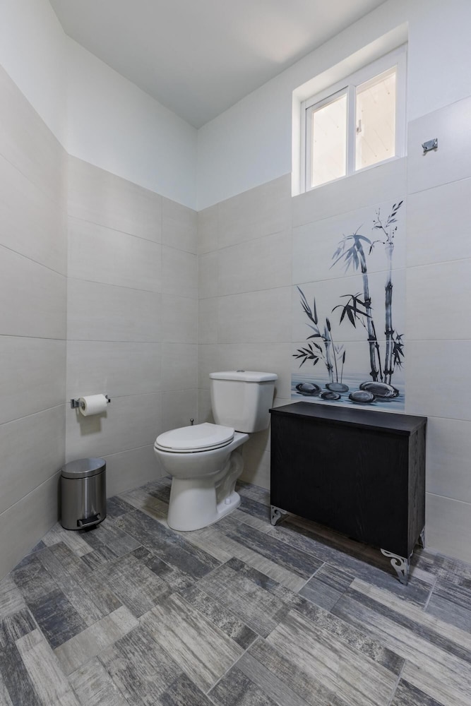 NEW Modern Stylish 6BR 6BA Villa Near Palmbeach