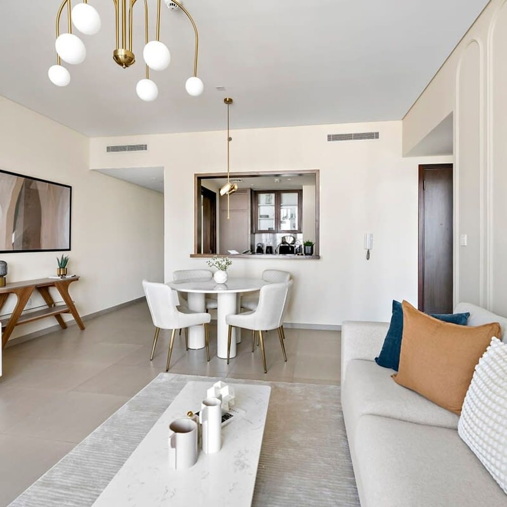 Silkhaus Premium Tower in Downtown Gym Pool