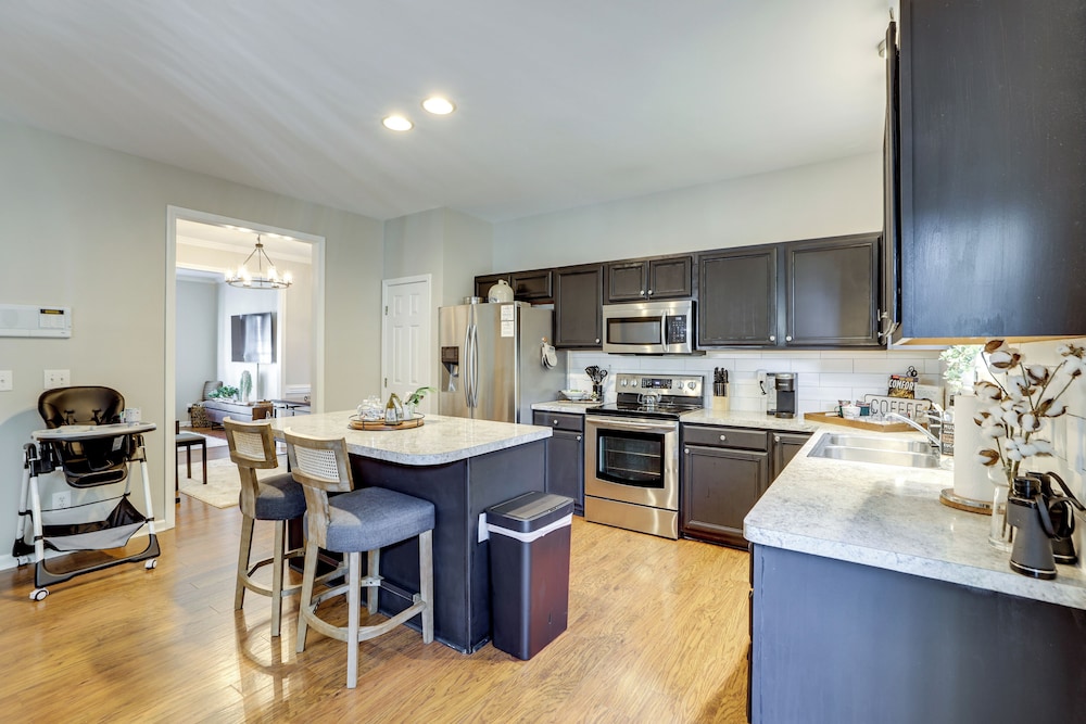 Playroom & Home Office: Family Retreat in Mauldin!
