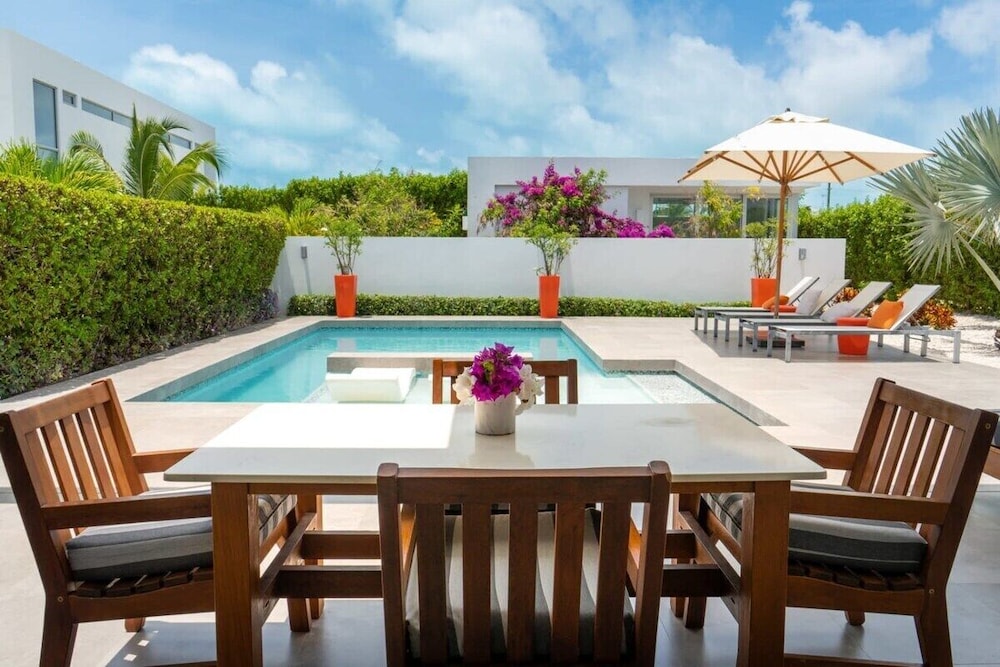 2bdr Oceanside Vacation Villa, Hotel Amenities v3