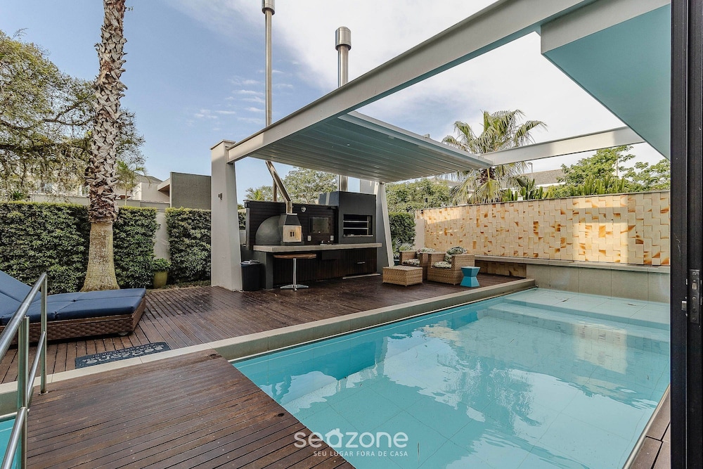 House w/ pool 5BR near Jurerê Beach RCA26