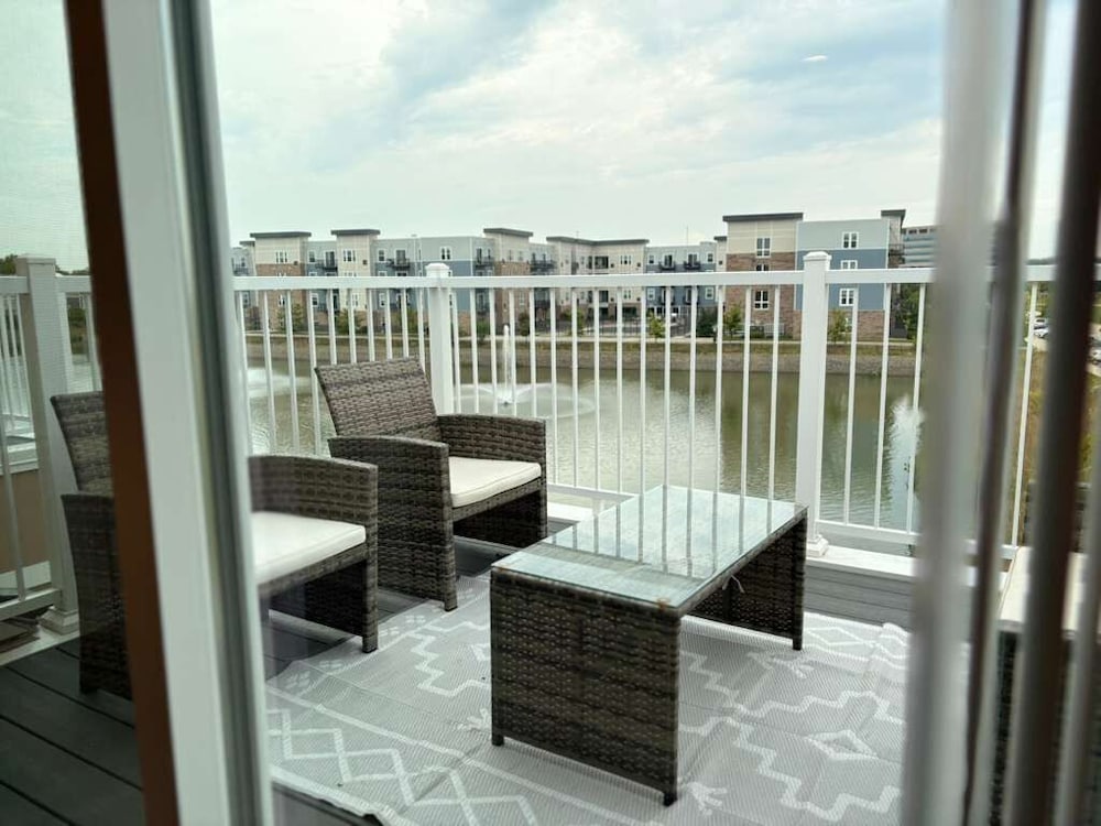 Modern 4BR with Parking - WV rep 4