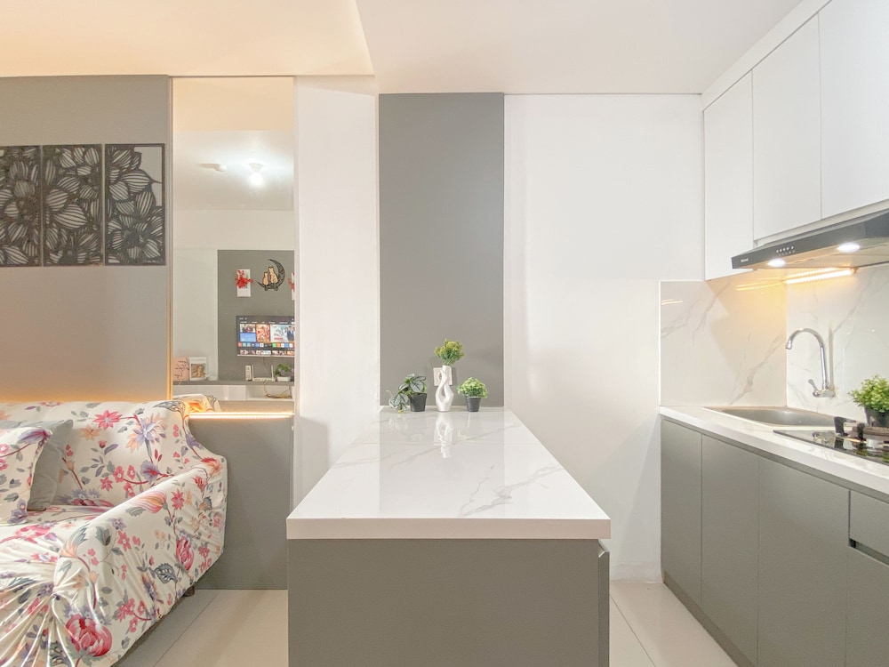 Cozy Neutral 2Br Apartment At Transpark Juanda Bekasi Timur