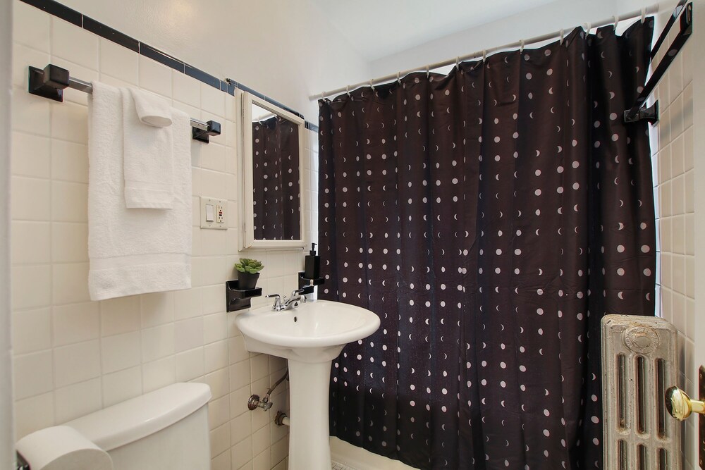 Ideal 1BR Apt - Cullom C2