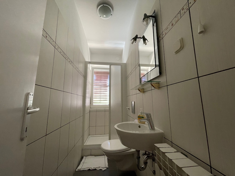Room in House - S3 - Double Room With Private Bathroom Next Door in Jelsa on Hvar view 4