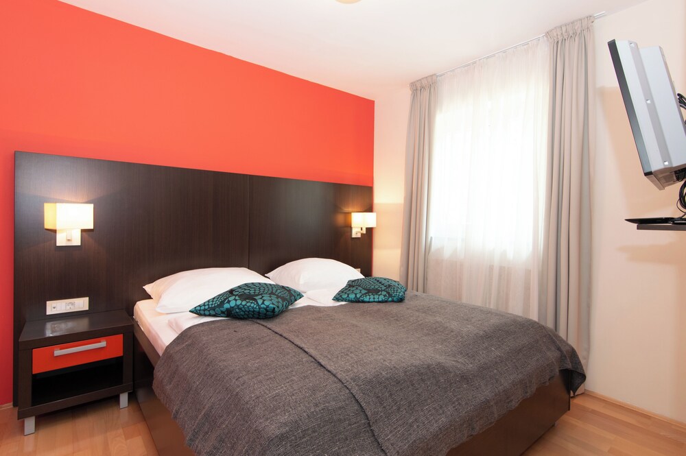 Marina Apartment Garbin 713 view 4