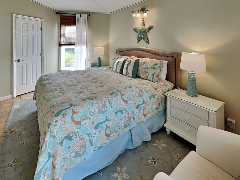 Siesta Keys by Miss Kitty’s