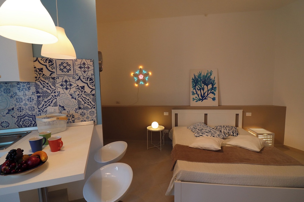 Casa Maya Modern Open-space Apartment Steps From Otrantos Seafront