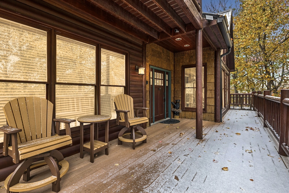 Pine Cone Cabin 4 Bedroom Cabin
