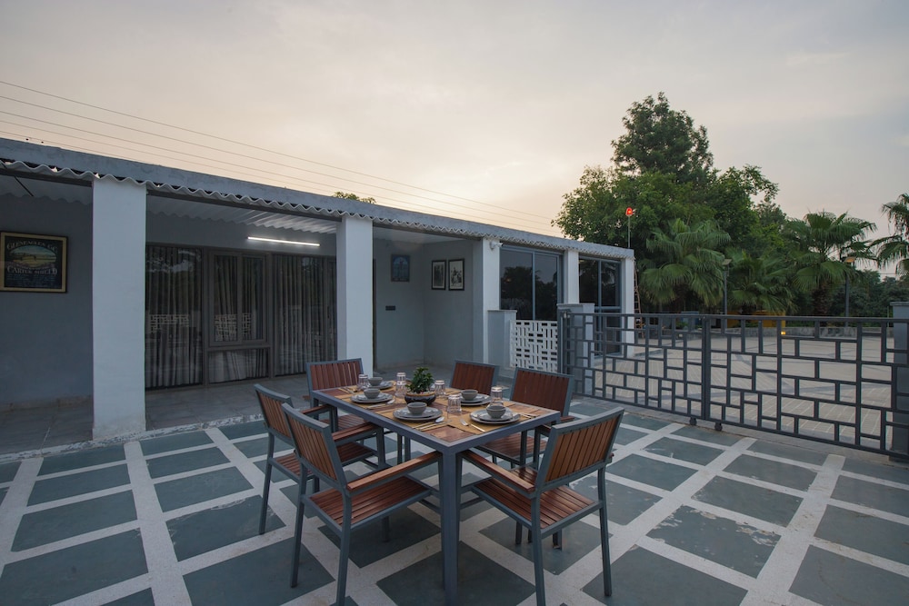ELIVAAS 5-BHK with Luxe Mudhouses, Tents, Pond & Pvt Pool | Kaimalgarh Farmstay