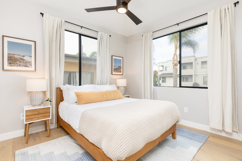 Pacific Villa by Avantstay Steps From Beach Luxurious & Modern Indoor-outdoor Living view 4