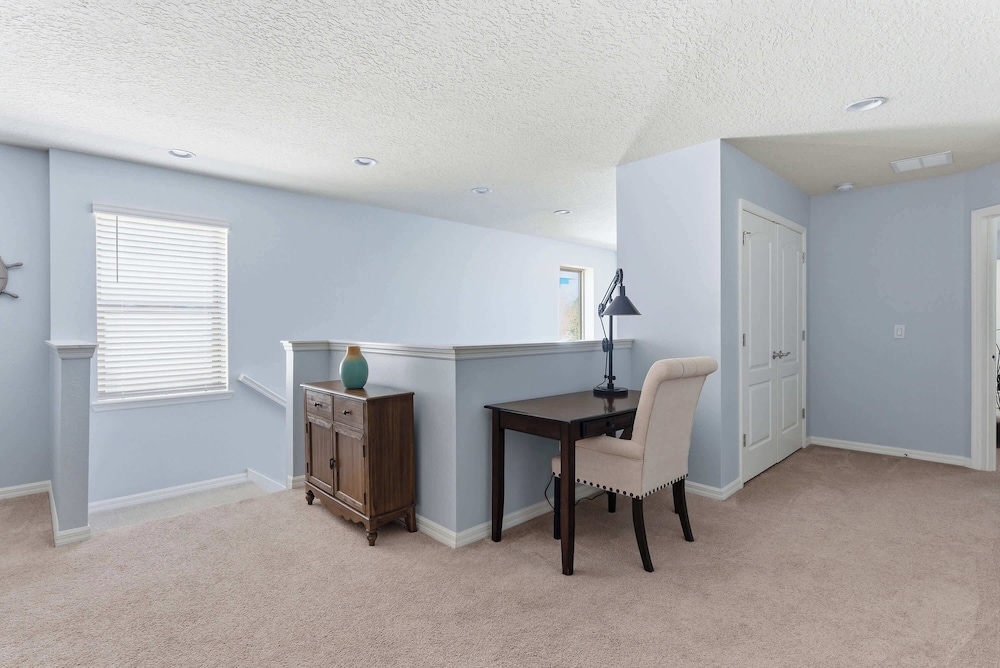 Family 6BR Home, Pool & Game Room