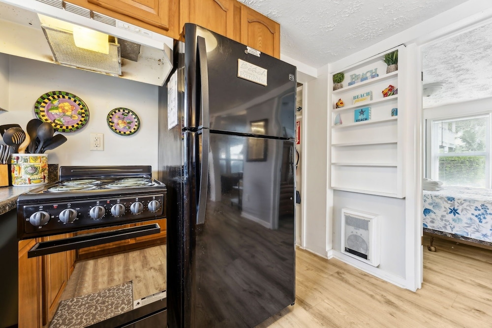 124 S Fletcher - Downstairs 3 Bedroom Duplex