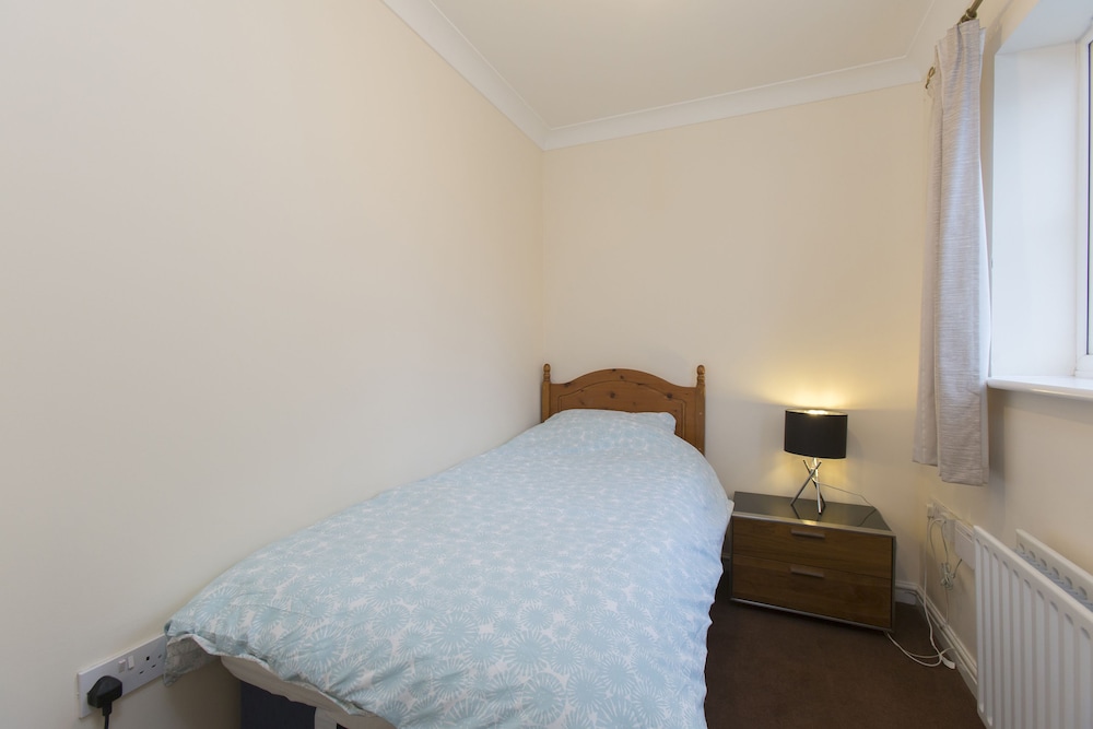 5 Rosebay Gardens