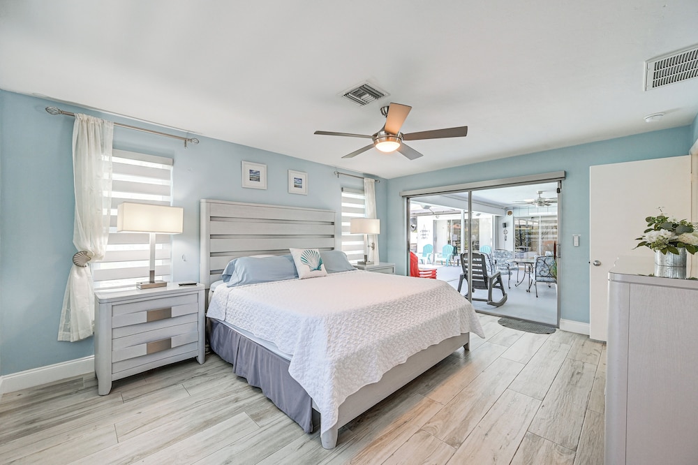 Outdoor Oasis: Marco Island Home Near Beaches