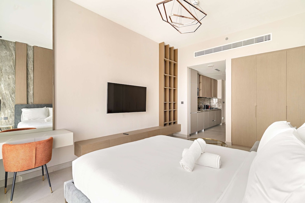 Modern Studio With Rooftop Pool and gym in JVC