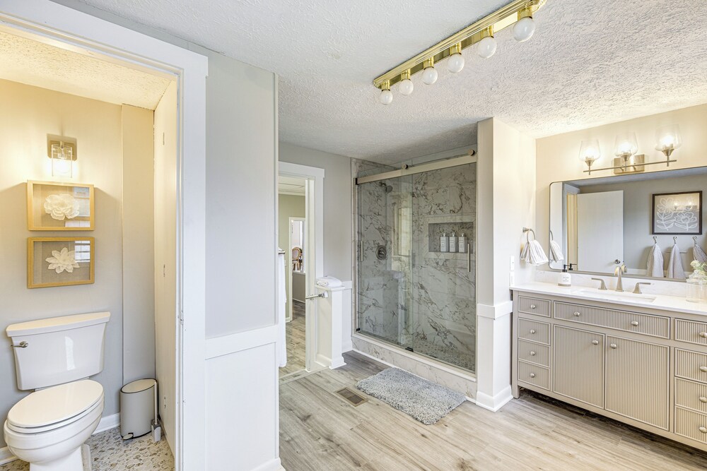4 Mi to Lake: Unique Family Retreat in Akron Area