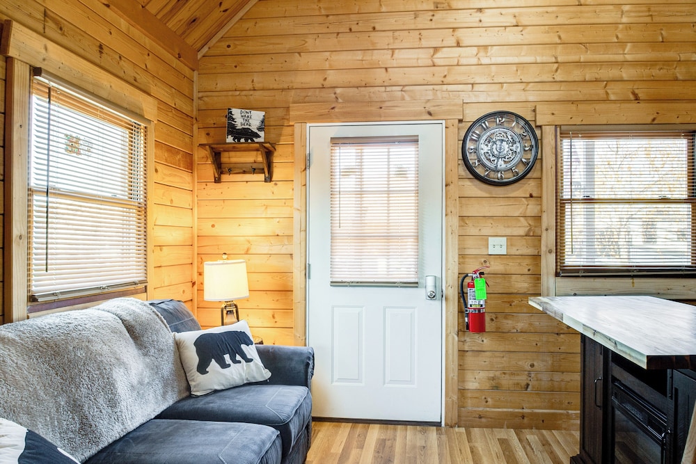 Fire Pit + Pool Access: Cozy Cabin in Sevierville!
