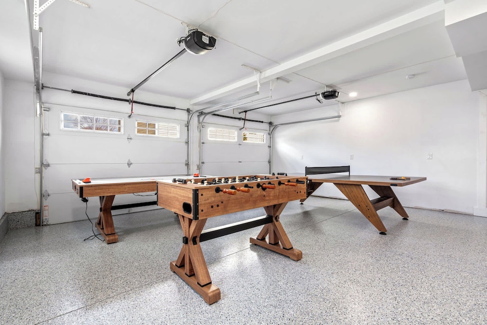 Game Room, Home Gym, 1 Mile to Beach