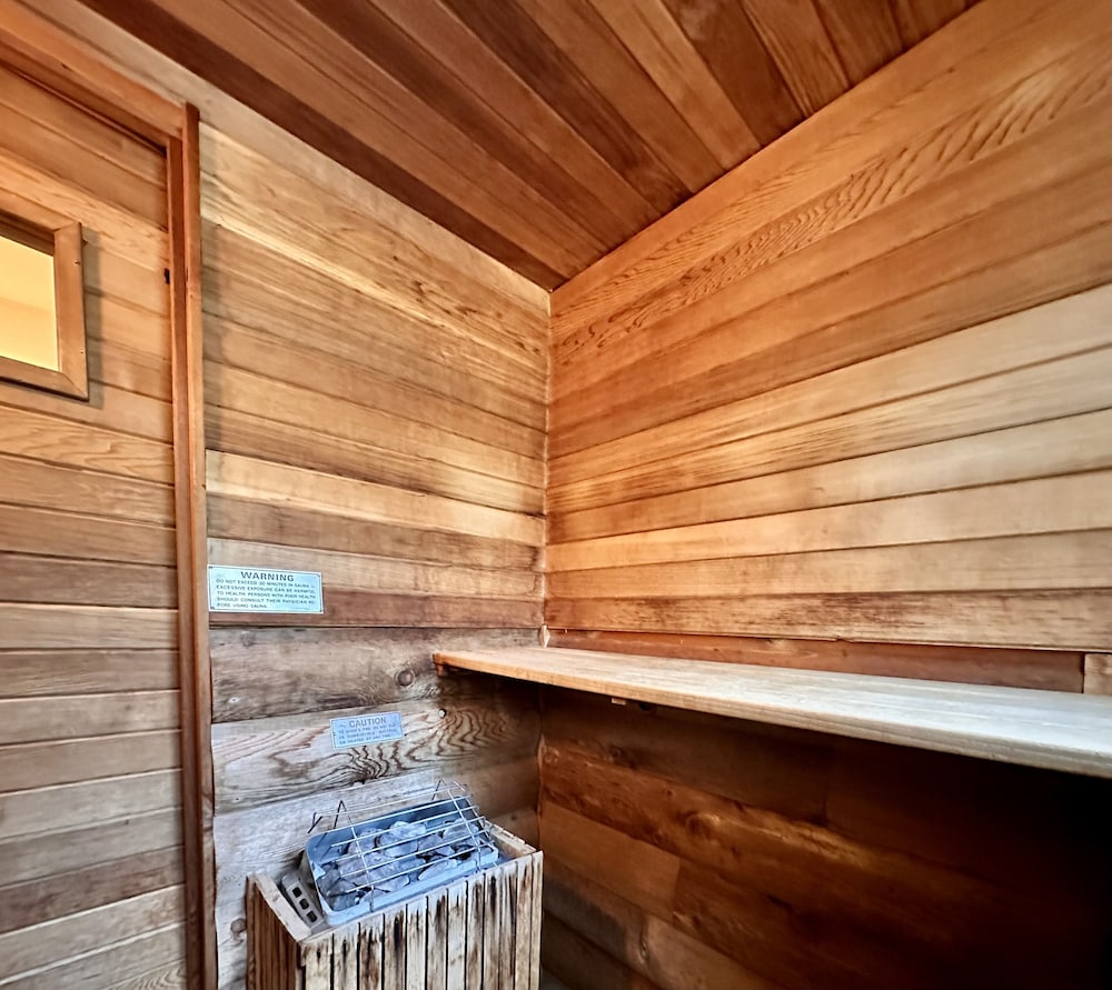 Blue Pine Forest Lodge 3 Bedroom Cabin