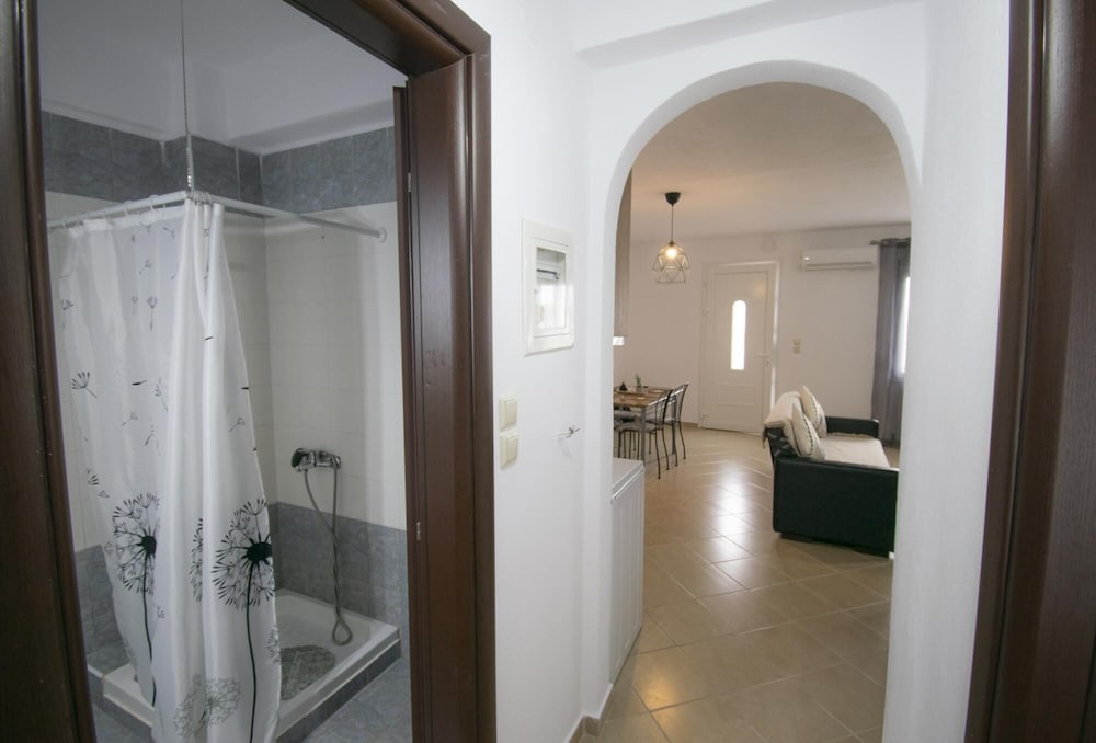 Violeta Apartment by Travel Pro Services view 4