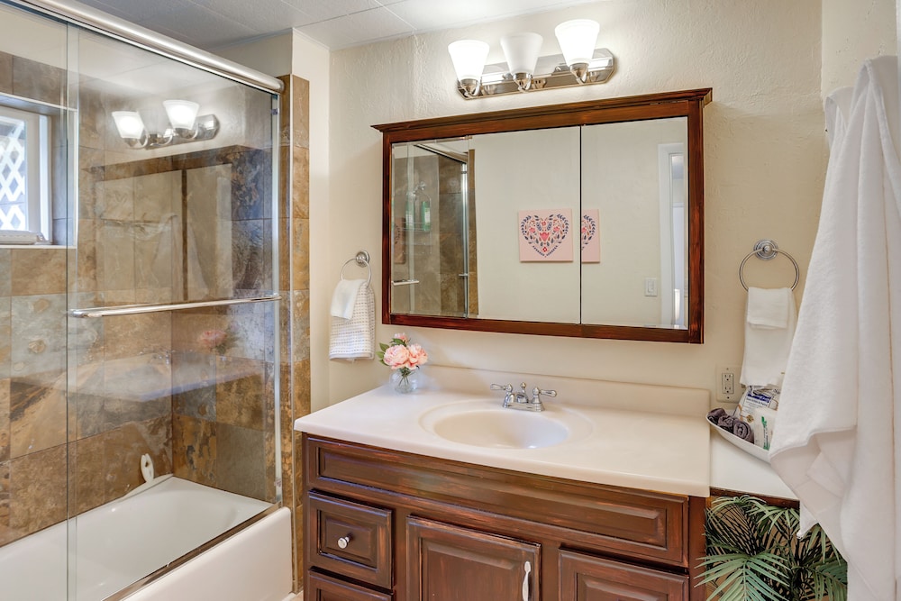 Hike On-site: Mountain-view Hideaway in Durango