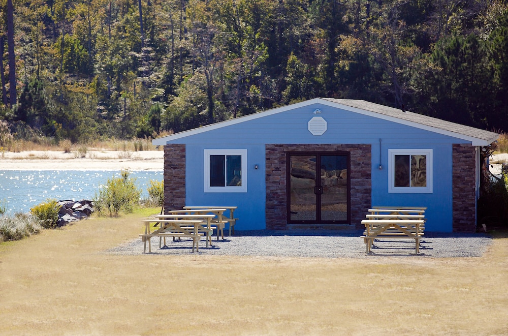 Sun Retreats Gwynn's Island