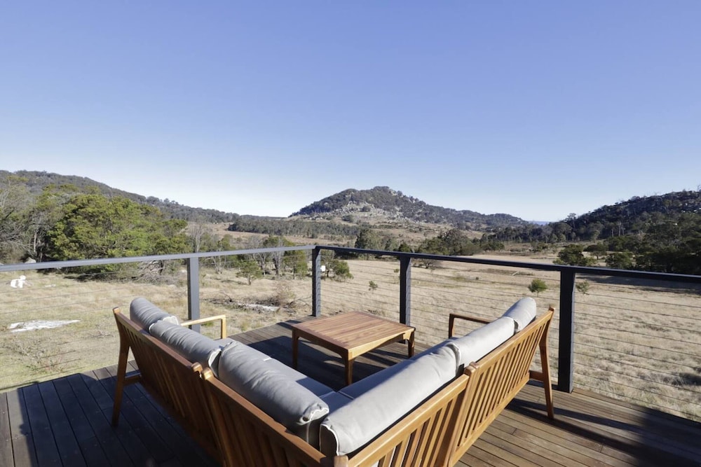 Off-grid Farm Stay With Scenic Views