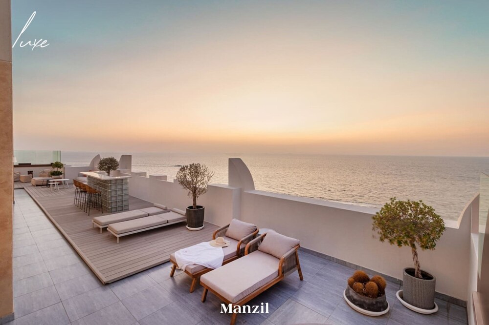 Luxury Sky Villa w Private Pool Sea View in Palm
