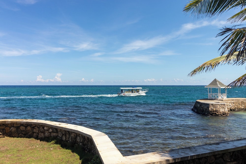 Teal Horizon OceanfrontCaribbean Escape