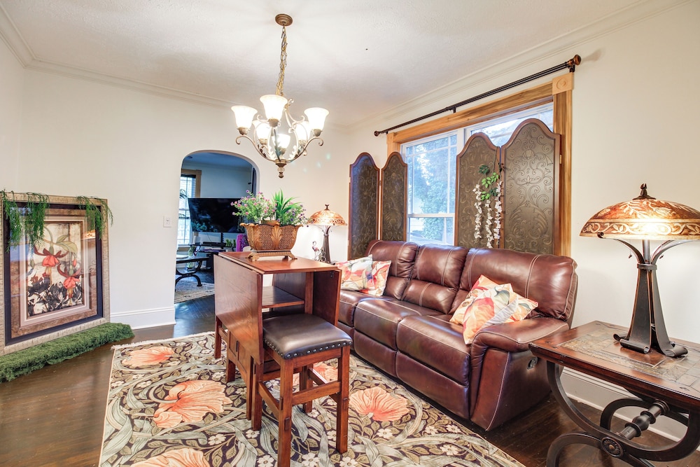 Walk to UT Southern & Dtwn Pulaski: Historic Home