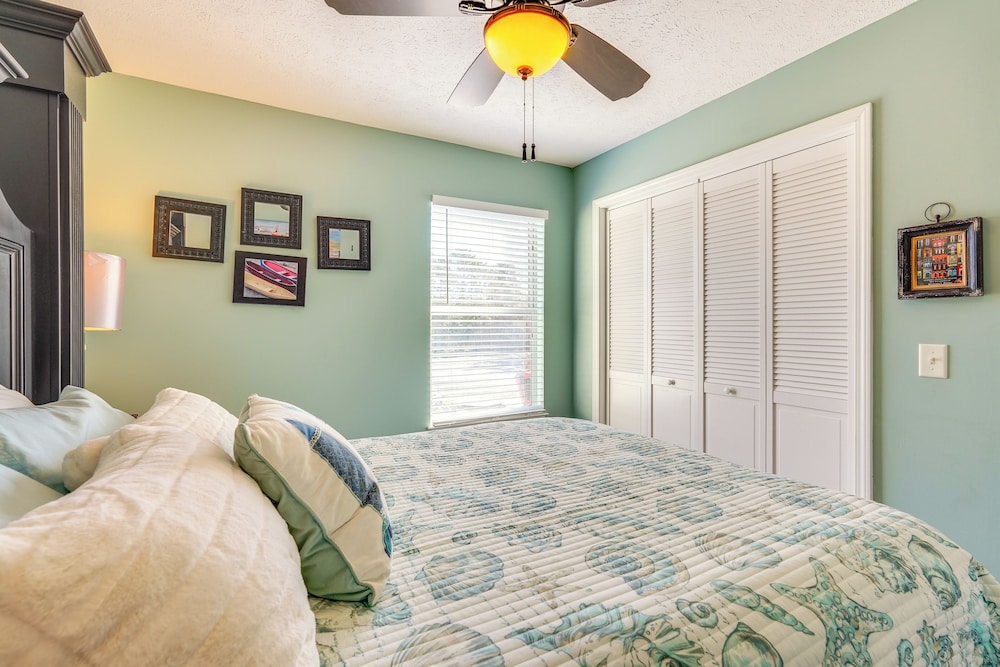 1 Mi to Gulf: Home w/ Patio & Pool Access in Pcb!