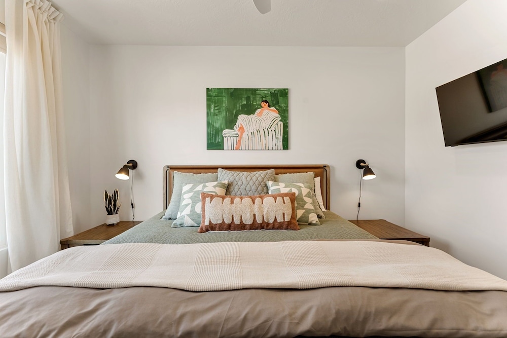 Country Is Cool Again 5 Bedroom Townhouse