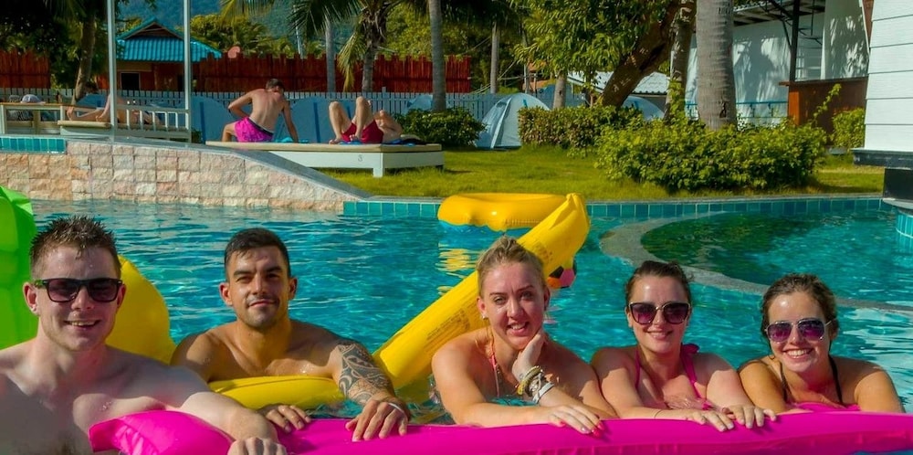 INFINITY Beach Club - Hostel