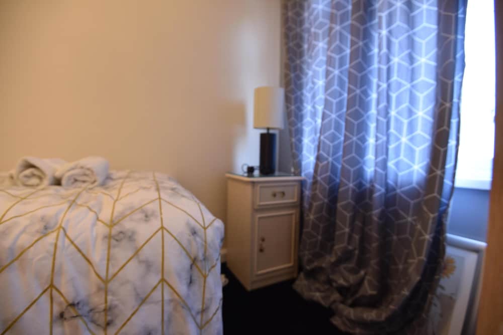 Gorgeous 3 Bedroom House Near Cardiff City Center view 4