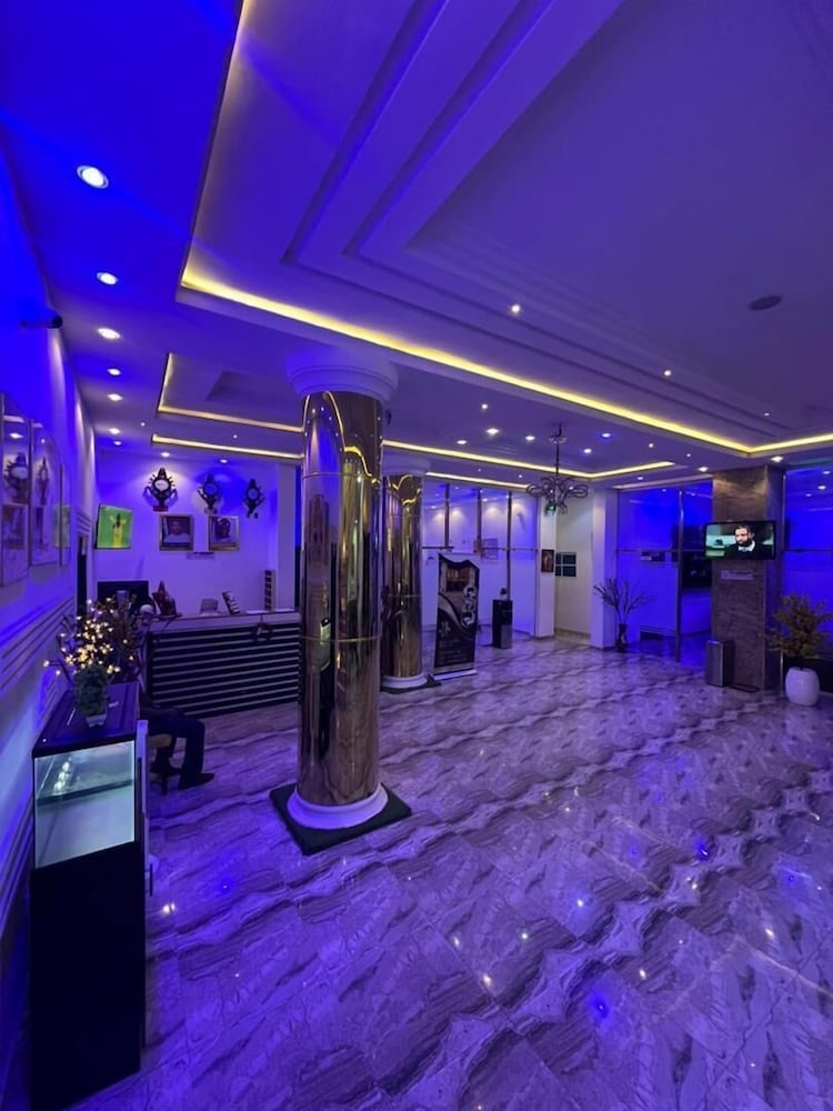 Leons Hotel and Suite