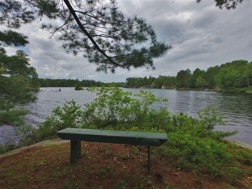 432 Weslemkoon Lake 4 Bedroom Cottage