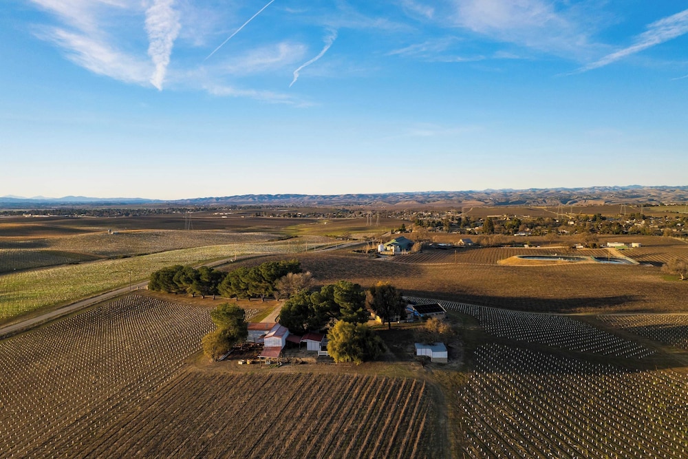 Private Pool, Firepit & Wine Room Near Top Paso Wineries Devi Ranch