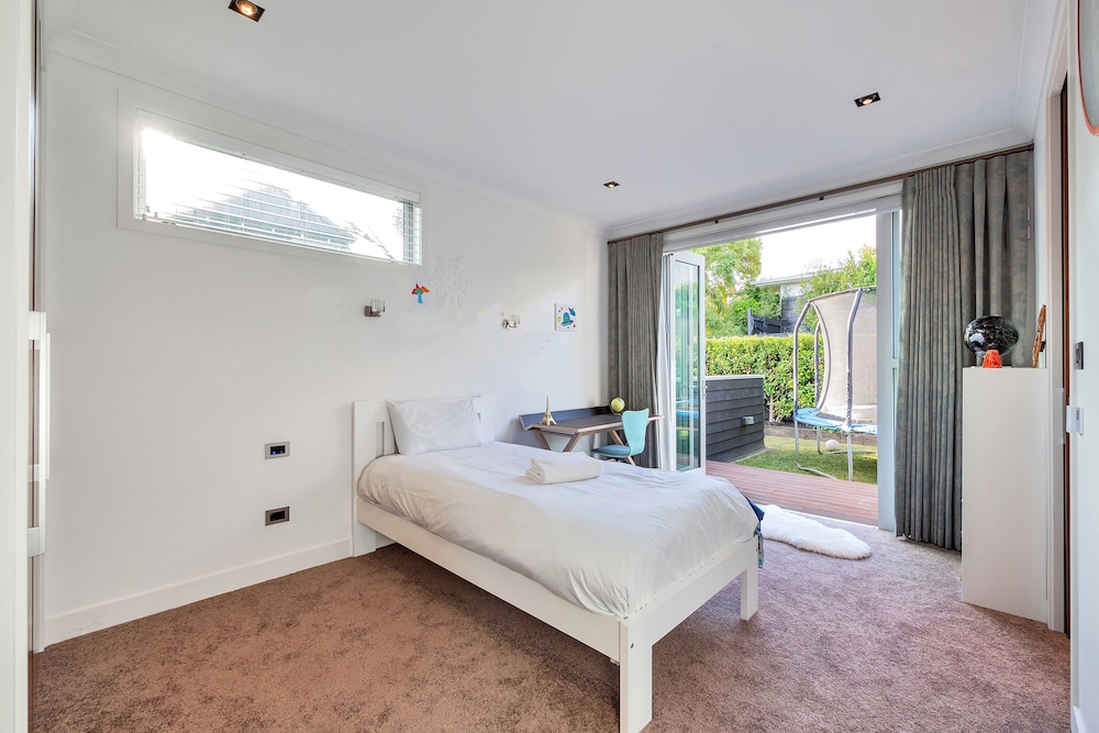 Elegant Sea-View Villa on the Northshore view 2