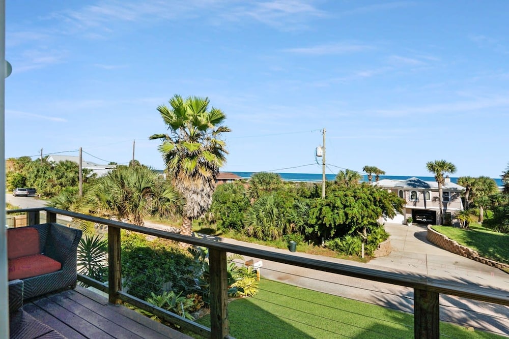 Ocean Views Beach Bikes Sunny Deck Steps 2 Sand