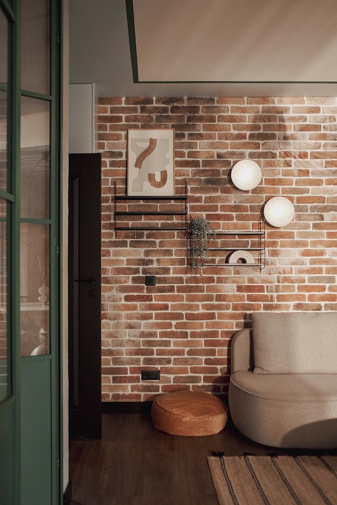 Doki Living - Foodhall & Parking by Downtown Apartments
