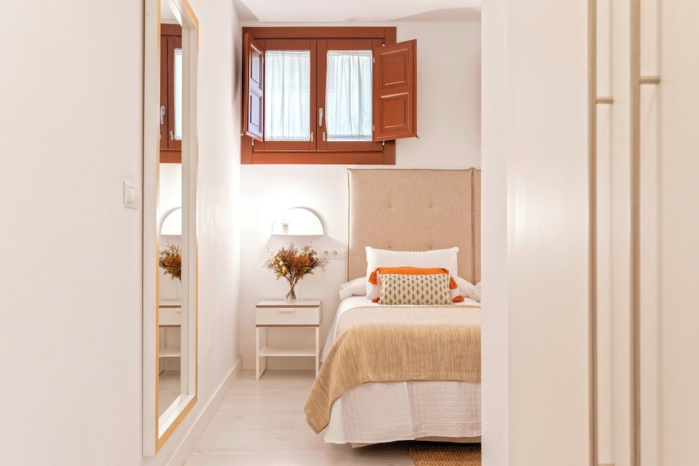 Charming Two-bedroom Apartment Near Cathedral Zacatin 103