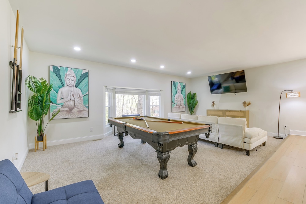 7 Mi to Dtwn Durham: Home w/ Hot Tub & Game Room!
