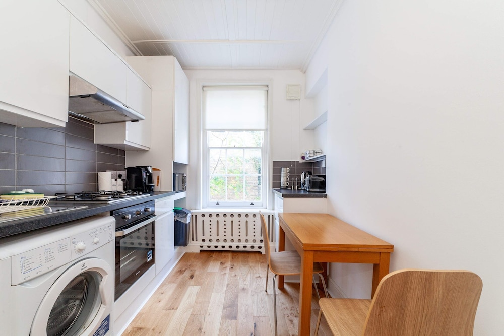 Period Victorian Abode In Idyllic Kings Cross